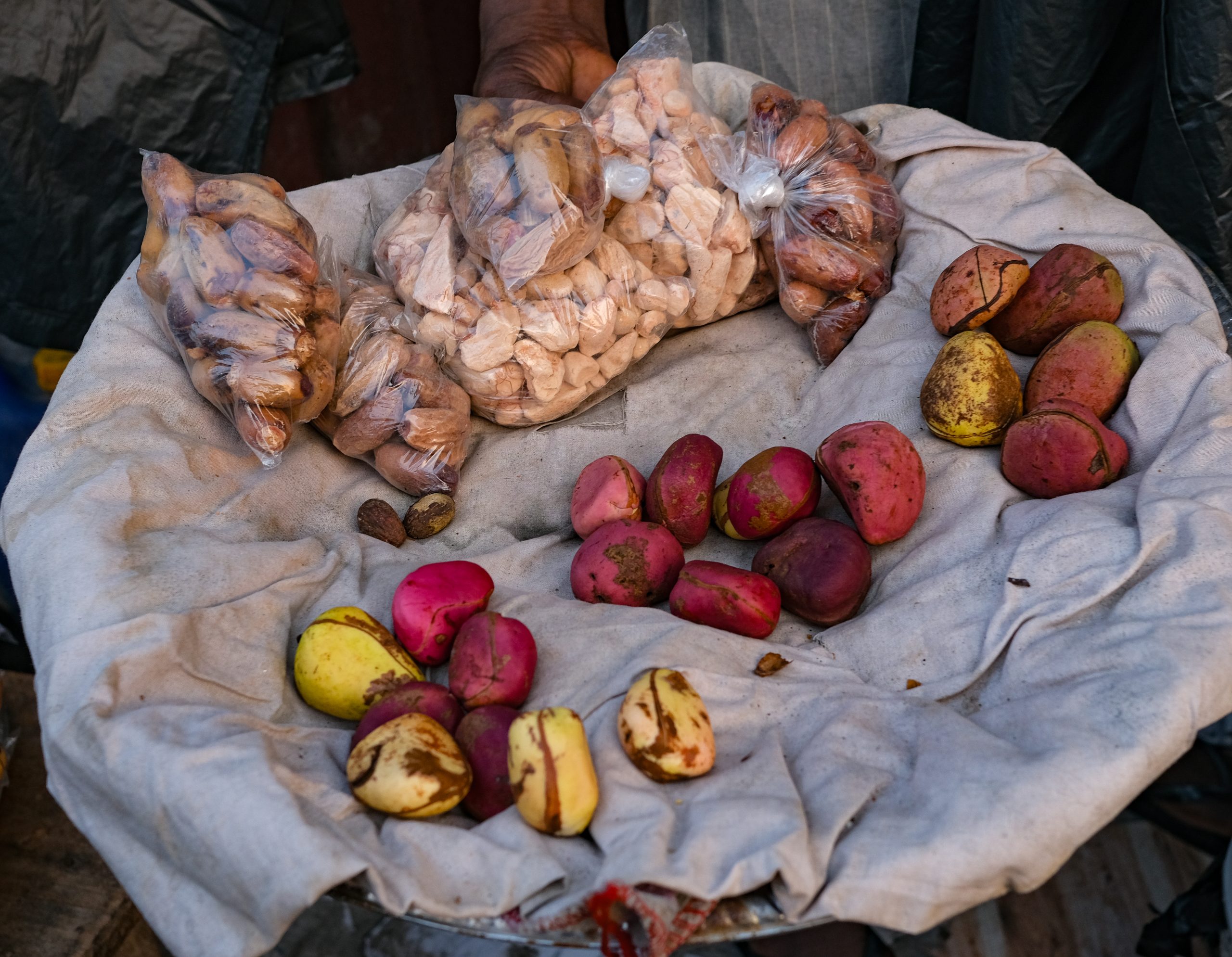 Kolanut at Makola market